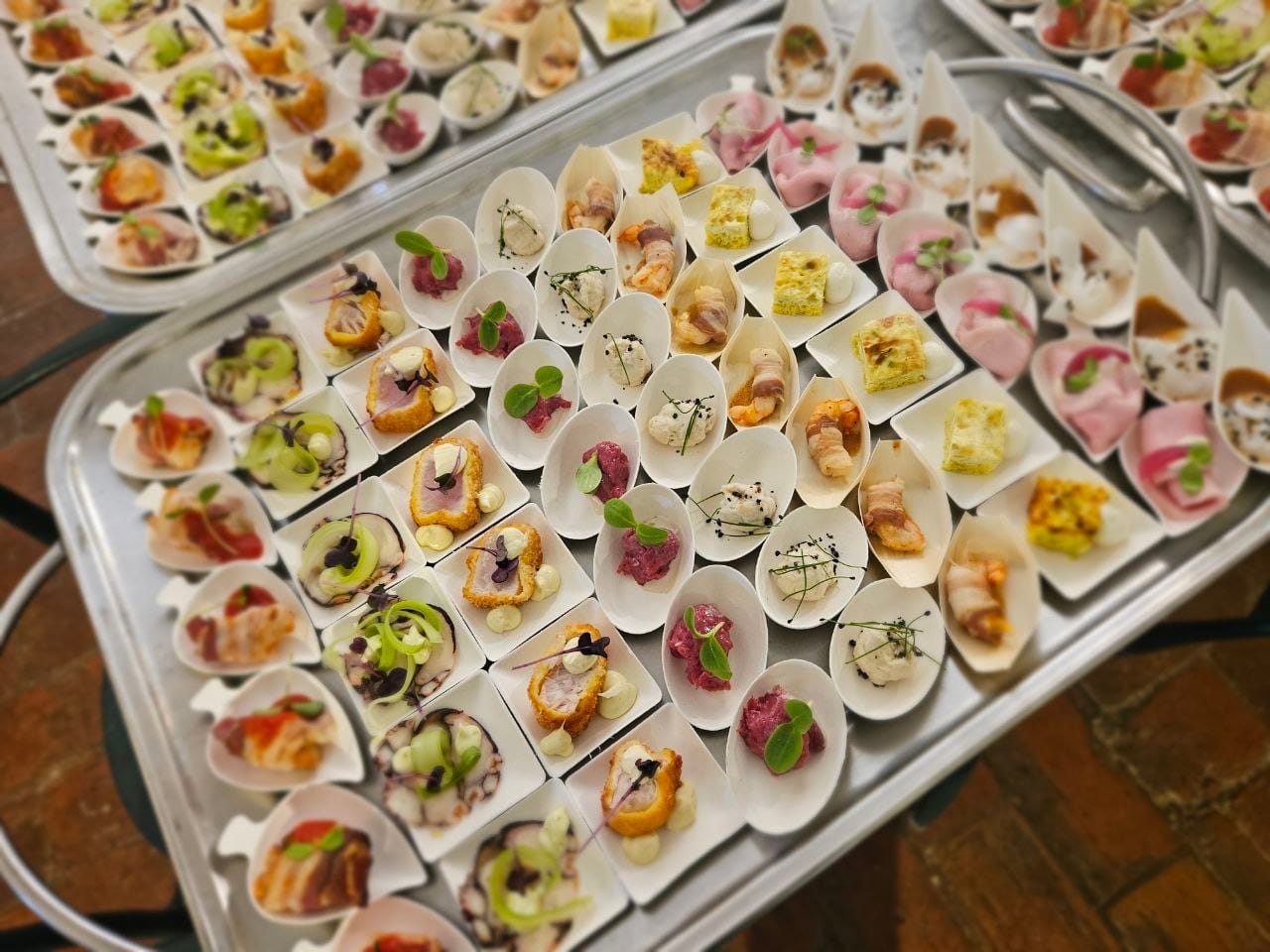 Vassoio di finger food gourmet preparato per un evento